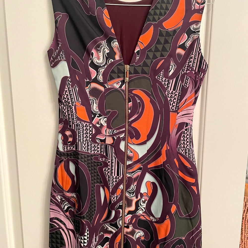 VERSACE Dress. Beautiful colors. Size 6 - Picture 2 of 9